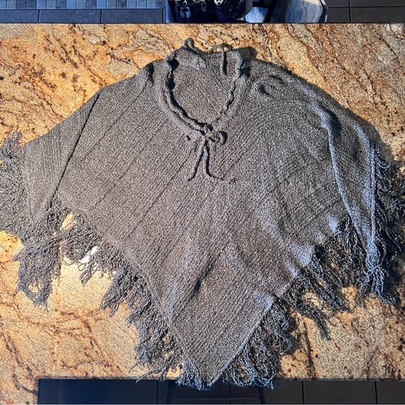 BELLA BERRY AGRAY NITTED PONCHO - Picture 4 of 7